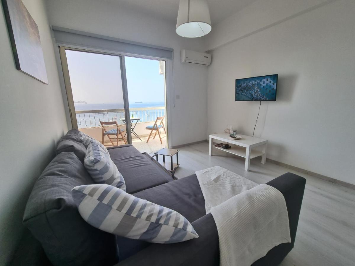 Super Modern Beachfront 1 Bedroom - Sleeps 4 Limassol Exterior photo